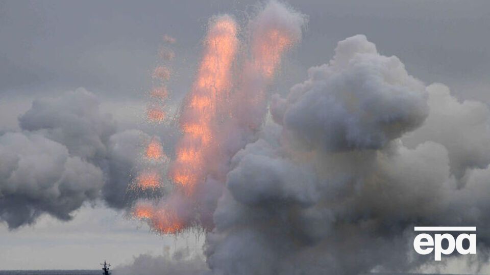 В Черном море в ракетно-безопасном районе маневрируют девять боевых кораблей и катеров, сообщили в ОК "Юг"