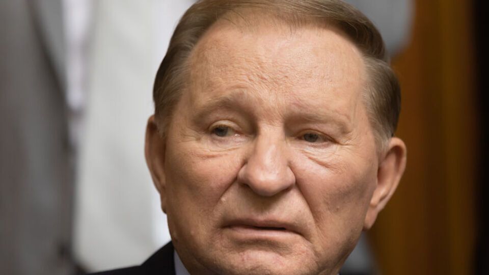 Кучма считает, что украинская армия с первых минут российского вторжения действительно проявляет себя как войско героев