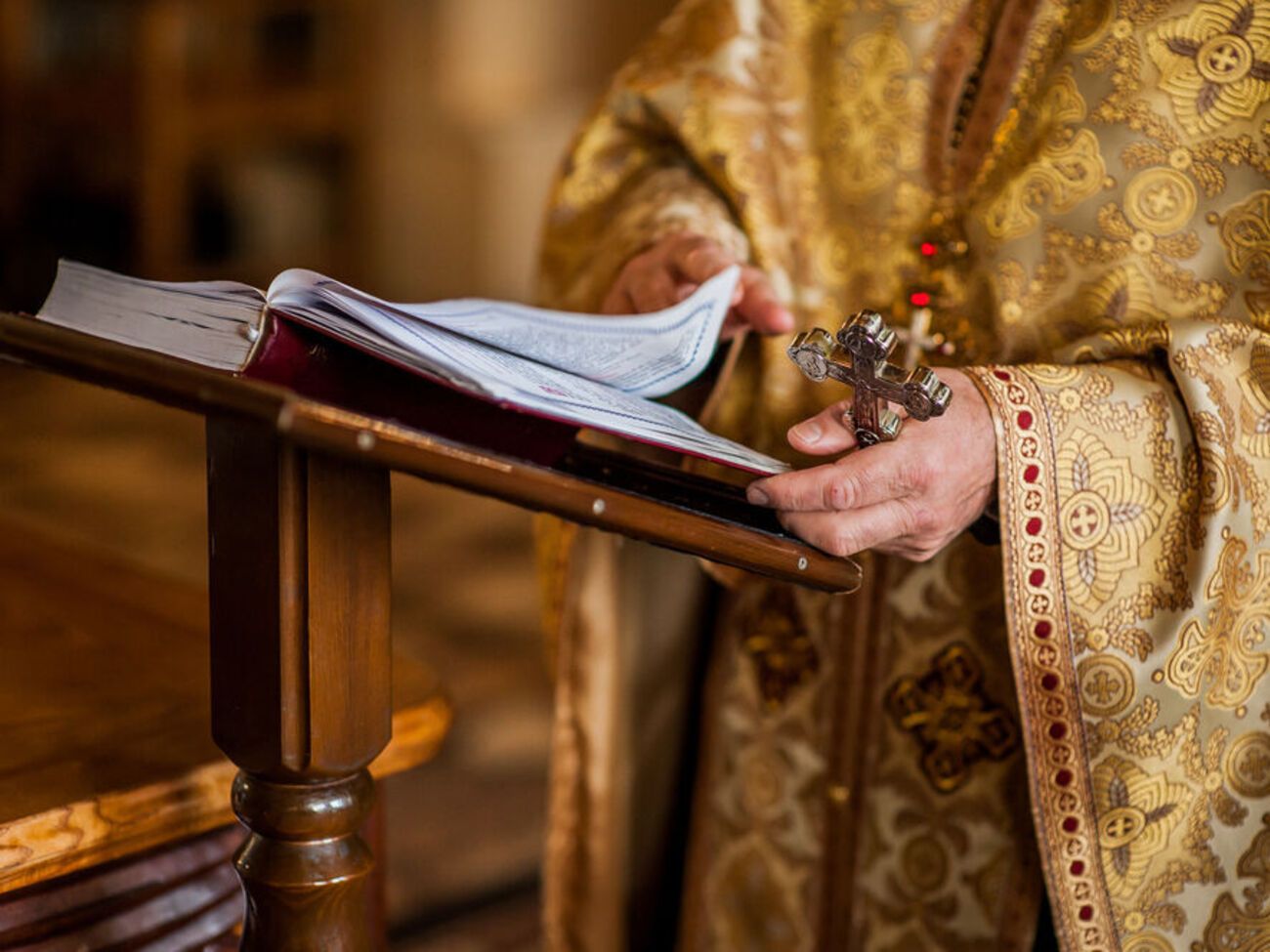 54% украинцев относят себя к Православной церкви Украины