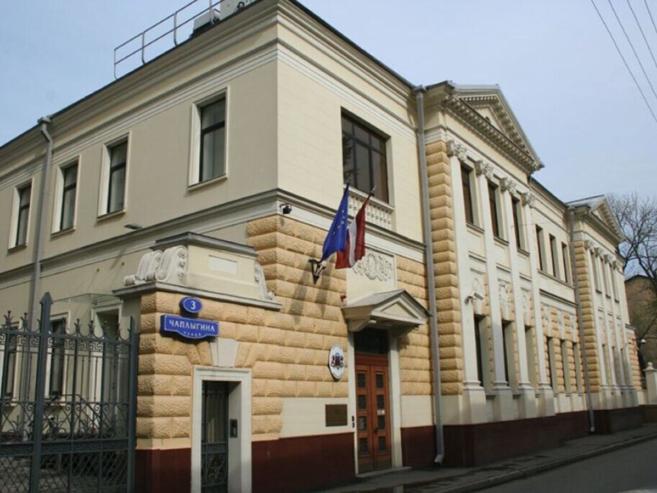 Латвійське посольство у РФ заявило, що не приймає заяв на видавання віз