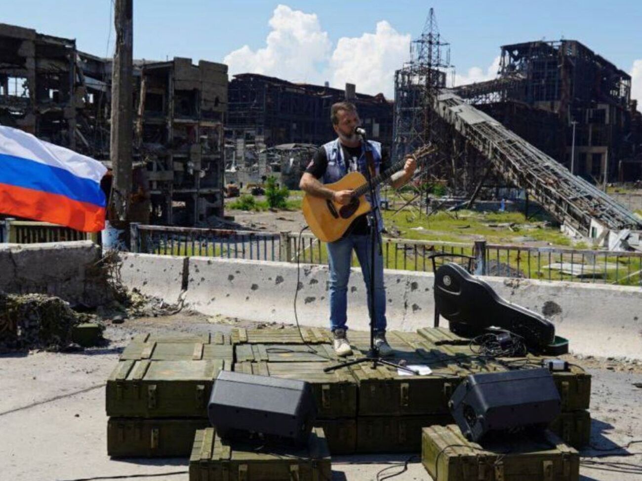 В Мариуполе провели рок-концерт с одним гитаристом