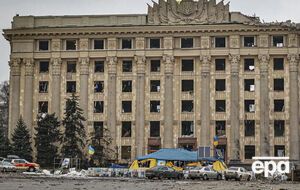 По данным следствия, 28 февраля мужчина передал кураторам из России, что в здании ХОГА находится штаб полка "Азов" и территориальной обороны