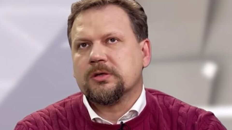 B информационном пространстве РФ подозреваемого представляют политологом и лидером движения "Русские украинцы"