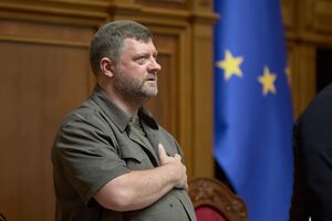 СМИ пишут, что диппаспорт аннулировали в том числе Корниенко