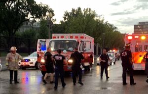 Сотрудники секретной службы стали свидетелями удара молнии и приняли участие в оказании первой помощи