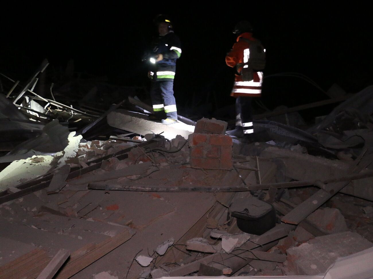 Ворожим ракетним ударом було частково зруйновано одноповерхову нежитлову будівлю у Харкові, зазначили у ДСНС