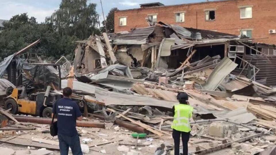Унаслідок ракетного удару окупантів по Харкову частково зруйновано складське приміщення одного з підприємств, зазначили в обласній прокуратурі