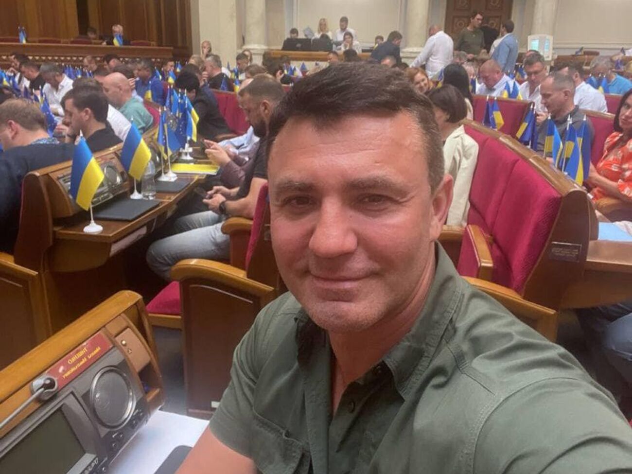 За словами Тищенка, нардепам видавали зброю централізовано