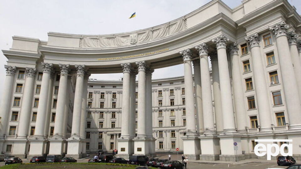 У МЗС України наголосили, що нардепи не повернули диппаспортів на вимогу