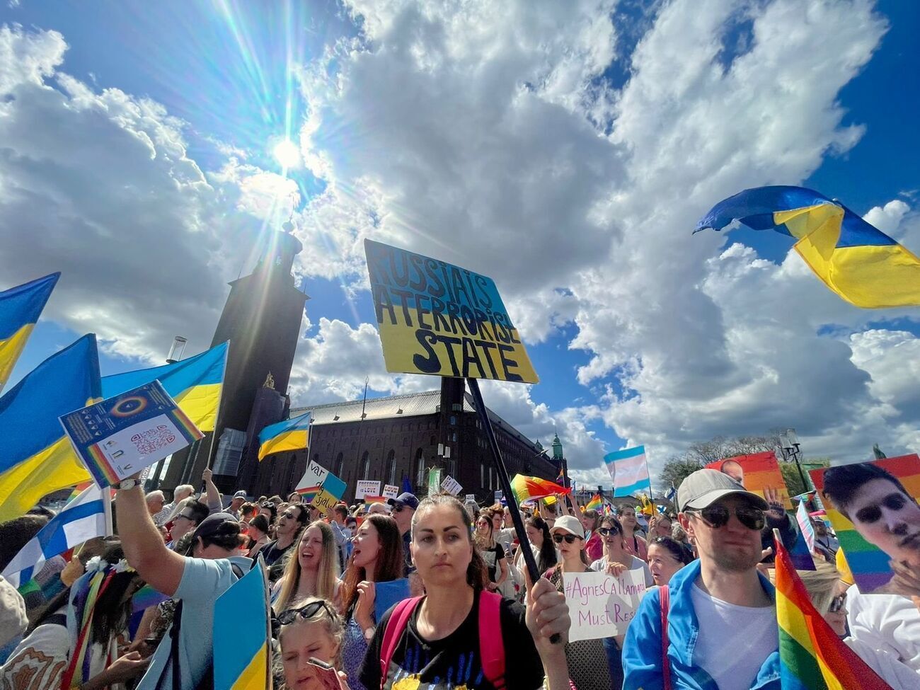 "Росія – гомофобна і терористична держава". Українці взяли участь у ЛГБТ-прайді у Стокгольмі. Фоторепортаж