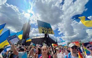 "Россия – гомофобное и террористическое государство". Украинцы приняли участие в ЛГБТ-прайде в Стокгольме. Фоторепортаж