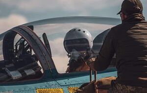 Удары по оккупантам на юге наносили украинские штурмовики, истребители, боевые вертолеты и стратегический бомбардировщик