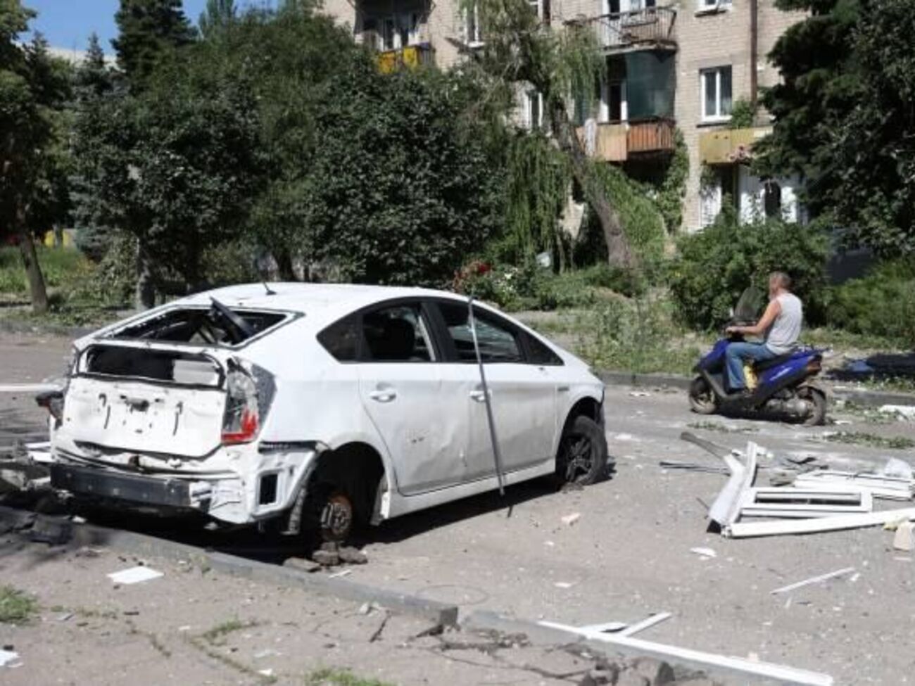 Гайдай: Якщо від представників ЛНР місцевим вдавалося відкупитися, то від російських військових їм залишається тільки ховатися