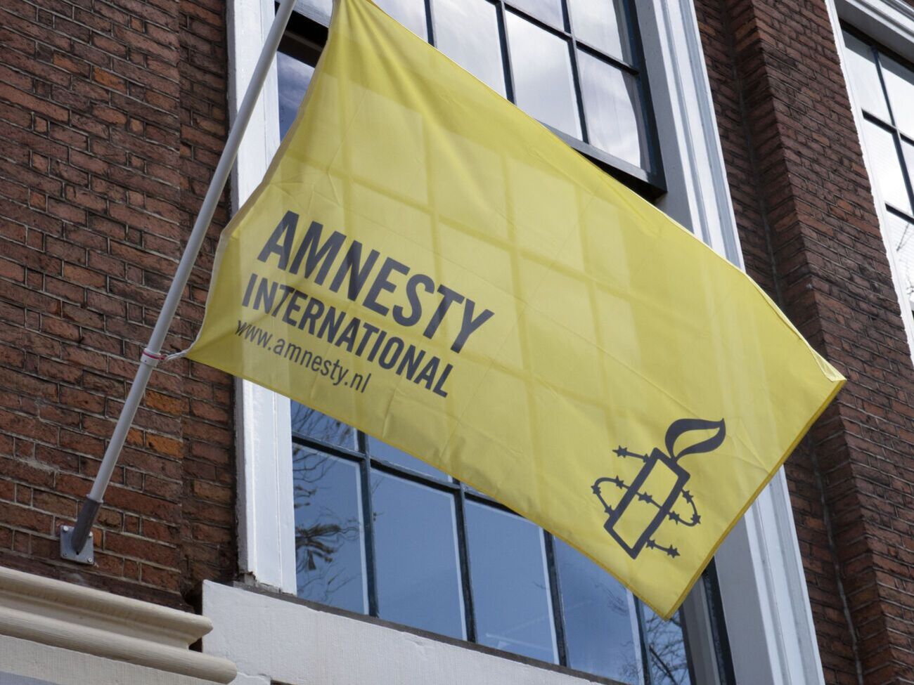 Amnesty International "полностью поддерживает" свои выводы, опубликованные в докладе, говорится в заявлении организации