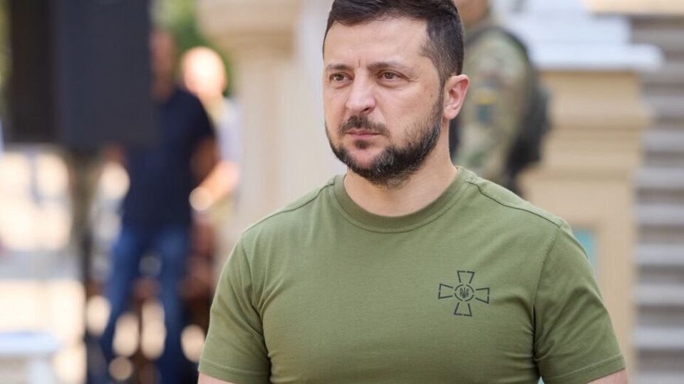 Українські пілоти, зенітники та всі, хто захищає повітряний простір країни, виявилися професійнішими та сміливішими за окупантів, зазначив Зеленський