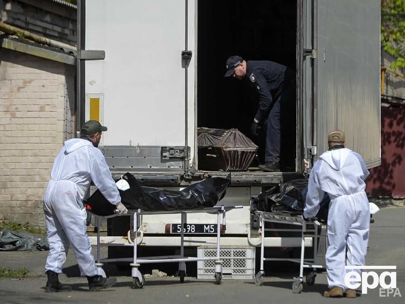 Тіла оглянули, проте більшість із них залишаються невідомими, повідомляє поліція