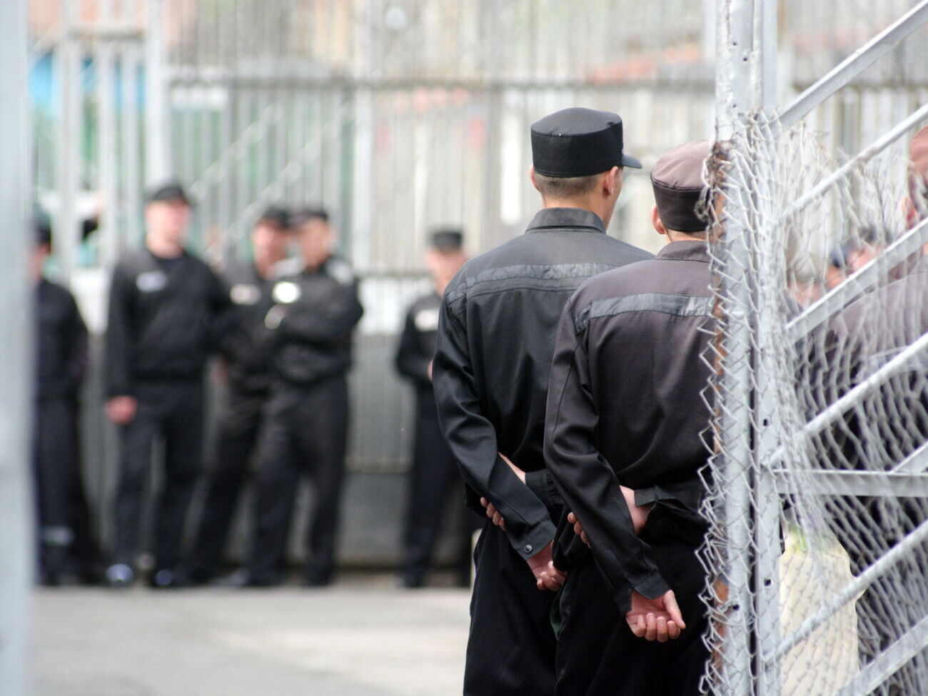 По данным украинской разведки, РФ направляет подразделения, сформированные из заключенных, на наиболее горячие участки фронта
