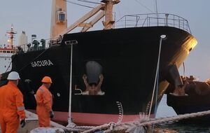 Из порта Пивденный вышло первое после снятия блокады судно с продовольствием