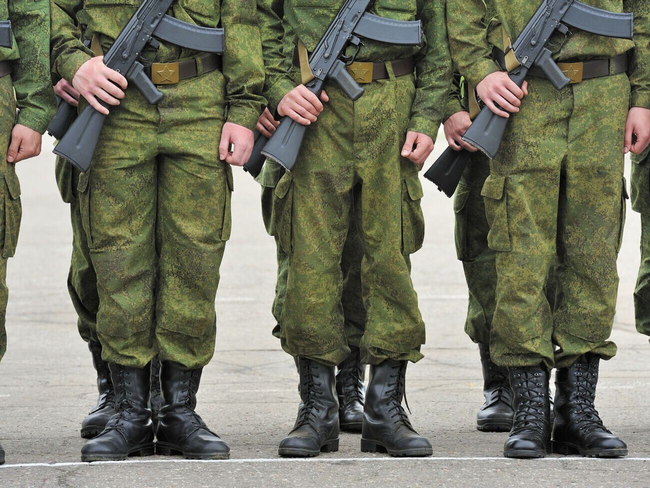 Охочим вирушити воювати в Україну обіцяють великі грошові виплати та забезпечення всім необхідним екіпіруванням