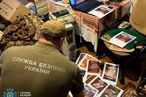 Дома у задержанного нашли образцы агитации и благодарственные письма от министерства обороны РФ