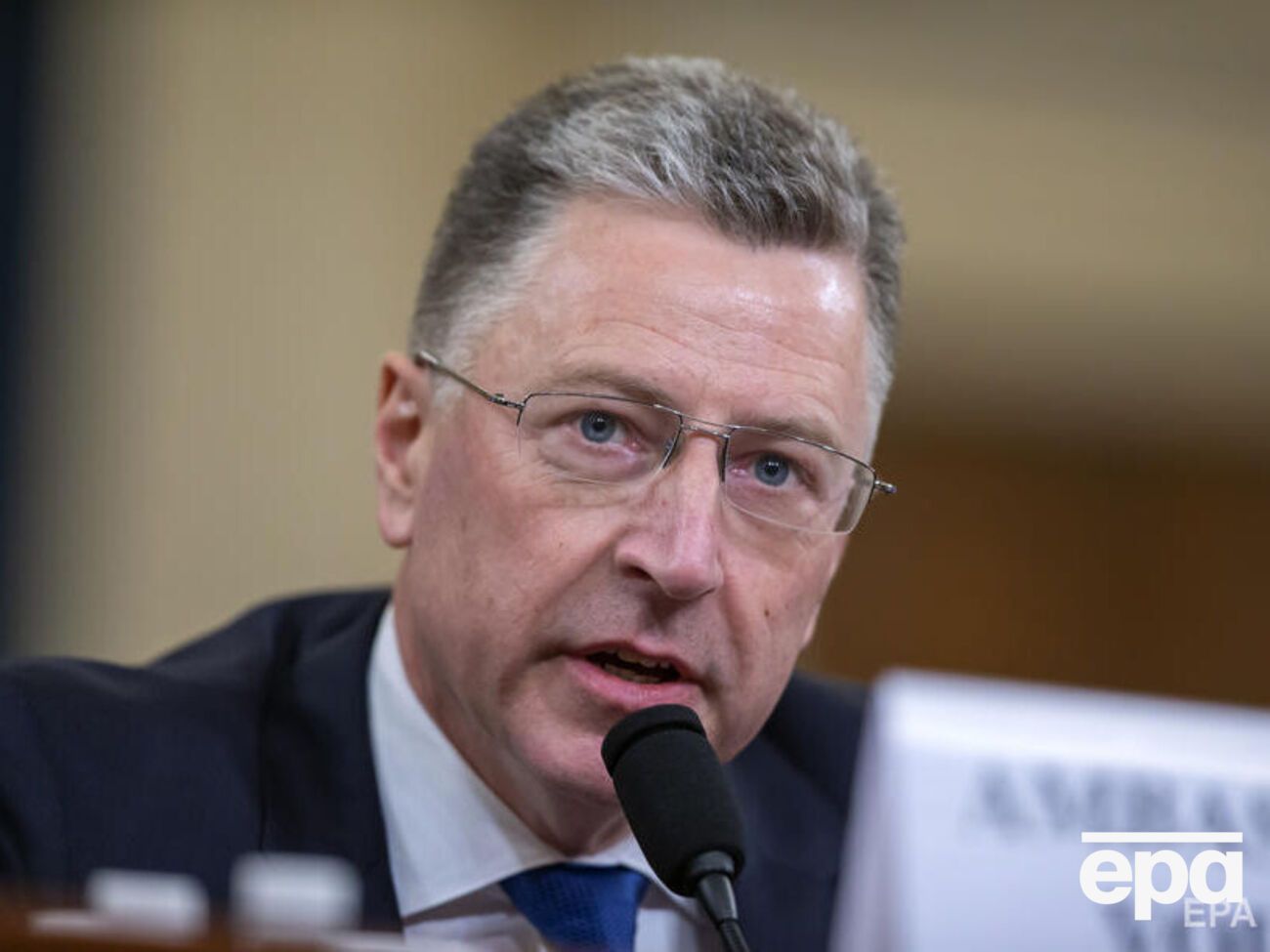 Колишній спецпредставник Держдепартаменту США з питань України Курт Волкер закликав звернути увагу на російські гібридні операції