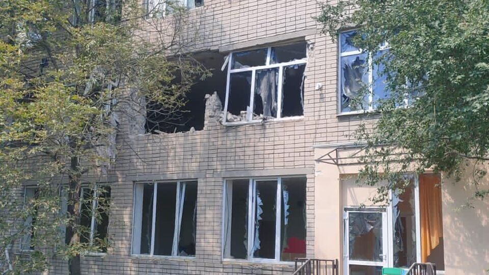 У Великій Костромці ворог понівечив ліцей, зазначили у ДСНС