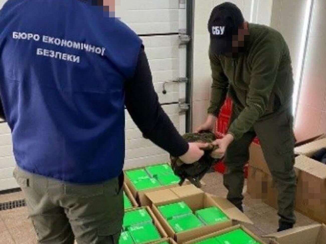 Масштабну схему нелегального збуту військового спорядження та амуніції правоохоронці ліквідували у червні