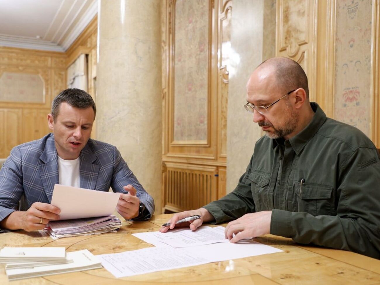 Держбюджет на 2023 рік має враховувати основні військові та соціальні витрати, зазначив Шмигаль