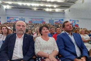 Коллаборанты завезли в Мелитополь массовку с других временно оккупированных территорий Запорожской области, отметил Федоров