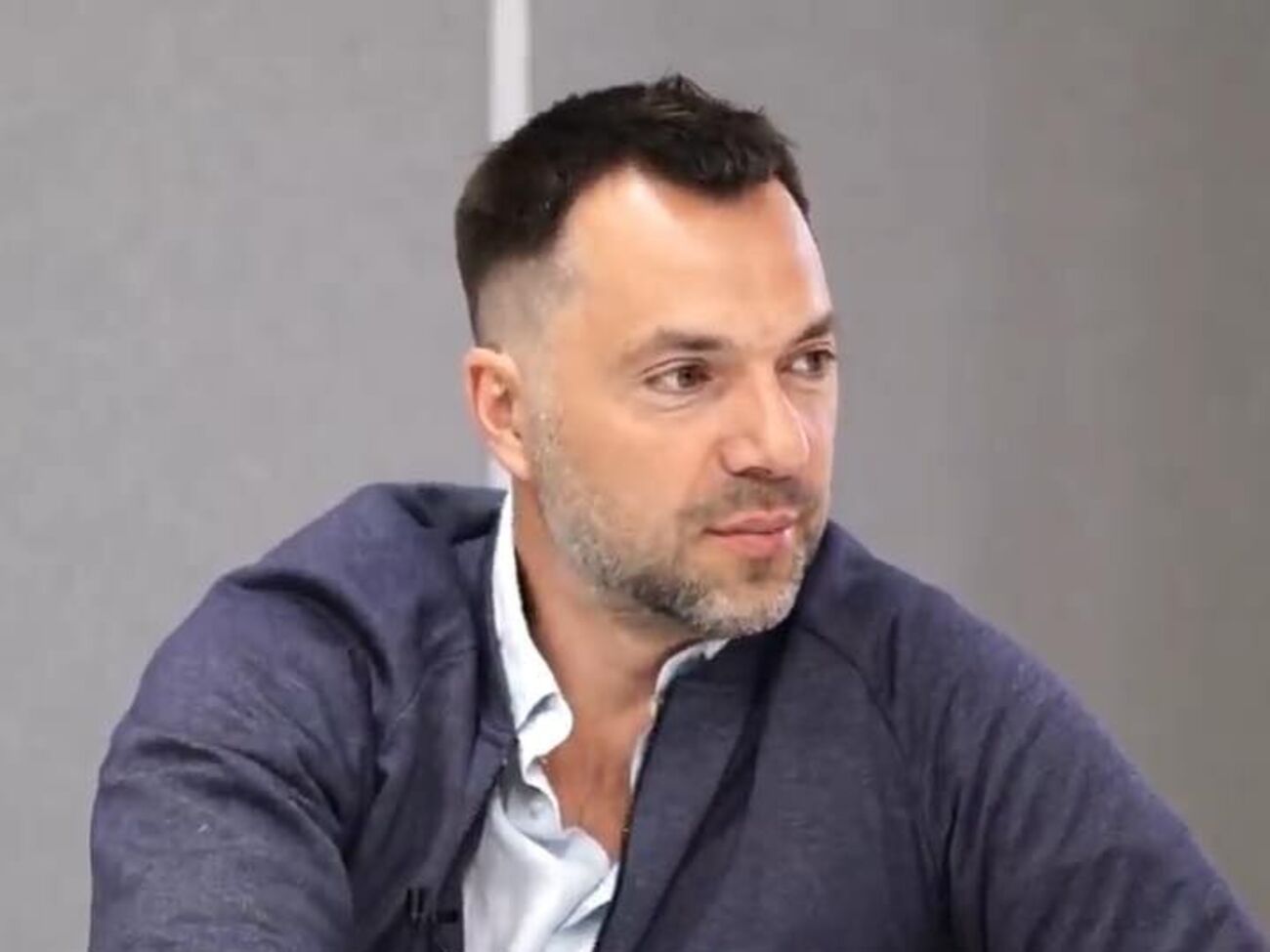 По словам Арестовича, основным его доходом является проведение семинаров по психологии