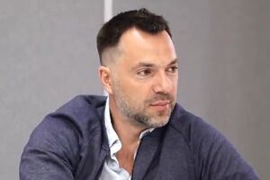 По словам Арестовича, основным его доходом является проведение семинаров по психологии