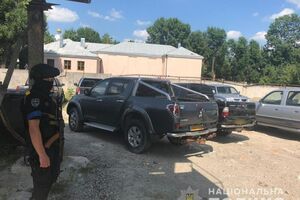 Силовики провели по делу 30 обысков и изъяли у "волонтеров" 33 машины