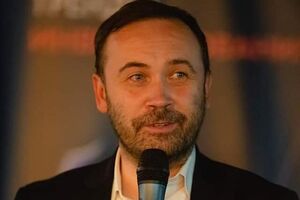 Пономарев считает, что и провоенные, и антивоенные россияне в меньшинстве: Посередине огромное болото, которое считает: "Боже, это точно не наше дело"
