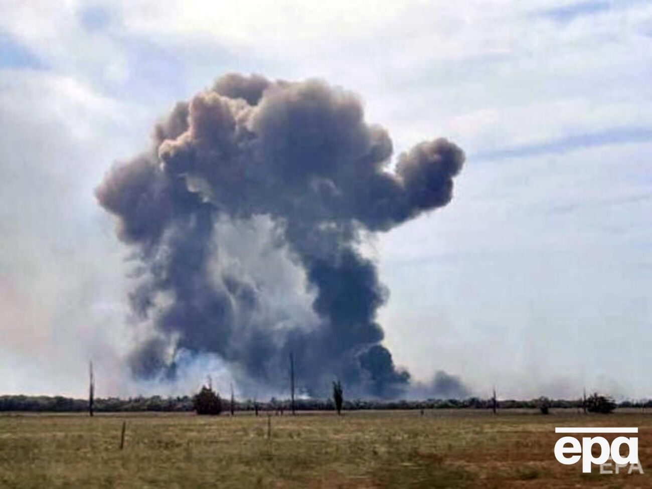 Взрывы на военном аэродроме в Крыму минобороны РФ объяснило&nbsp;"детонацией нескольких авиационных боеприпасов"