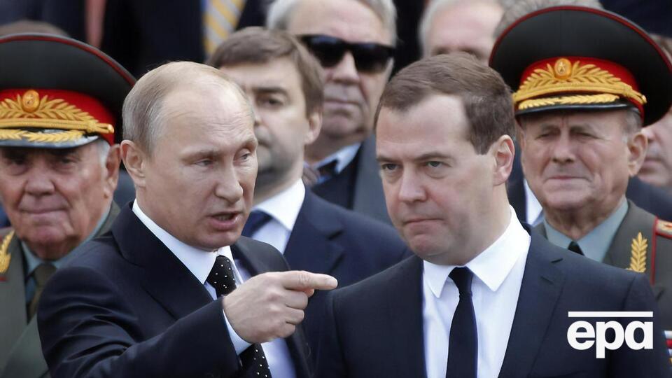 Пономарев назвал неожиданный фактор лояльности, который может объединять Путина и Медведева