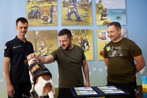 Зеленський погасив марку з Патроном у День знань в Ірпені