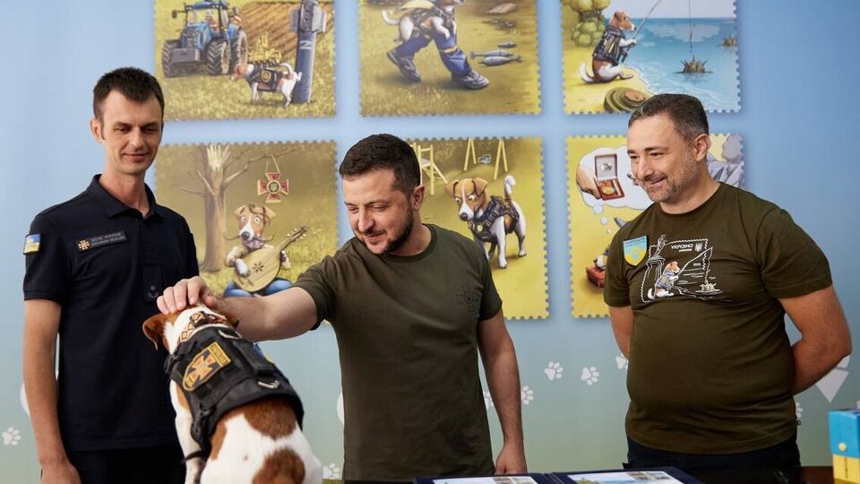 Зеленский погасил марку с Патроном в День знаний в Ирпене