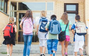 Примерно 800 тыс. учеников начали обучение в формате офлайн, отметили в Минобразования