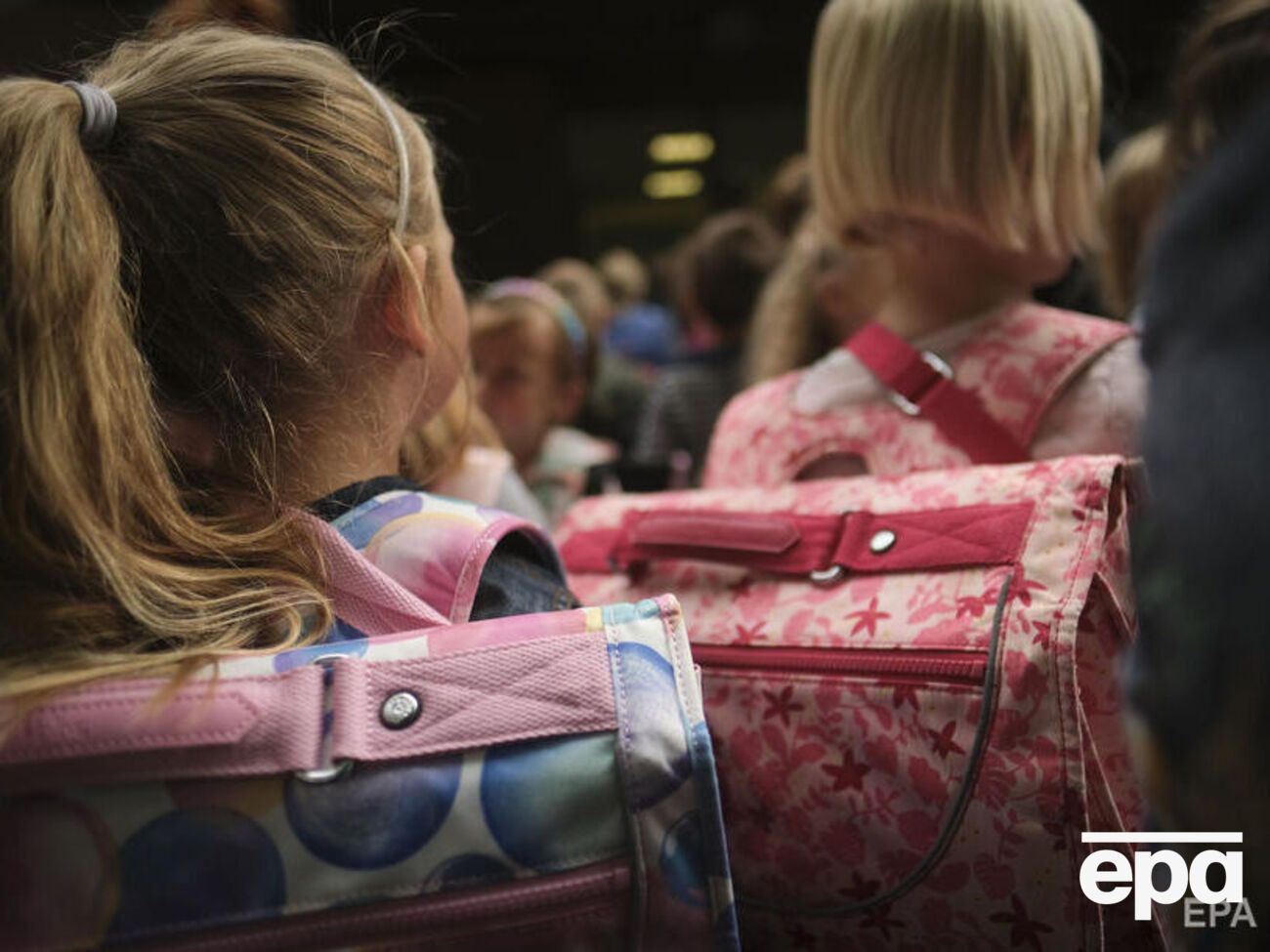 Полмиллиона украинских детей из-за войны учатся в школах Европы