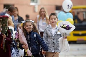 Навчання українських дітей триває у різних форматах, проте "всюди системно, професійно", зазначив Зеленський