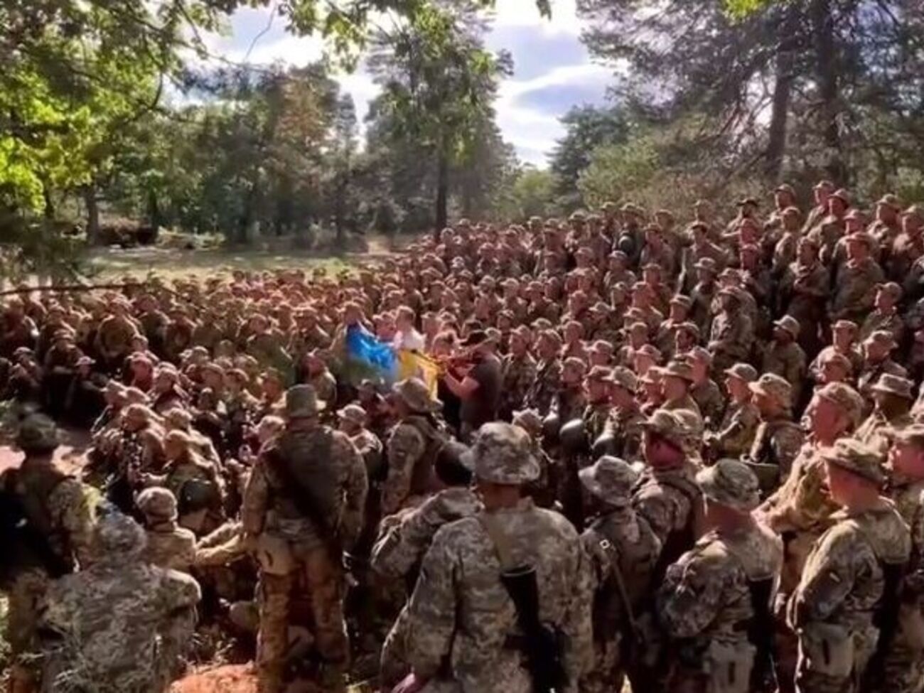 Это исполнение гимна широко распространилось в сети