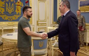 Зеленський нагородив Байрактара орденом "За заслуги" І ступеня