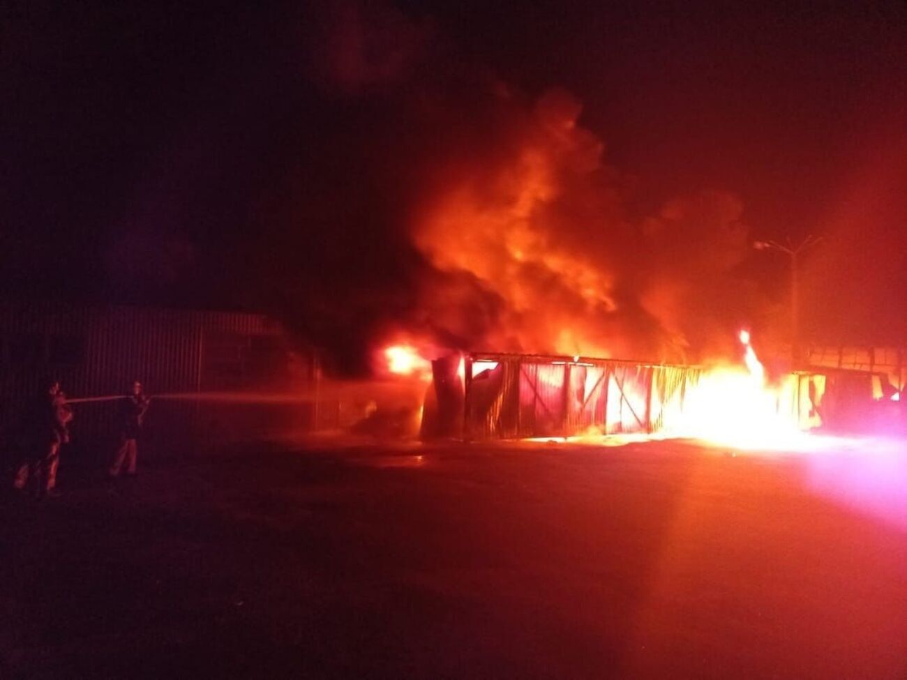 В результате удара ракеты в Днепровском районе произошел пожар