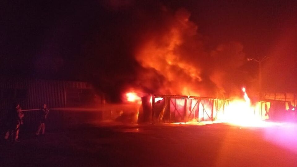 В результате удара ракеты в Днепровском районе произошел пожар