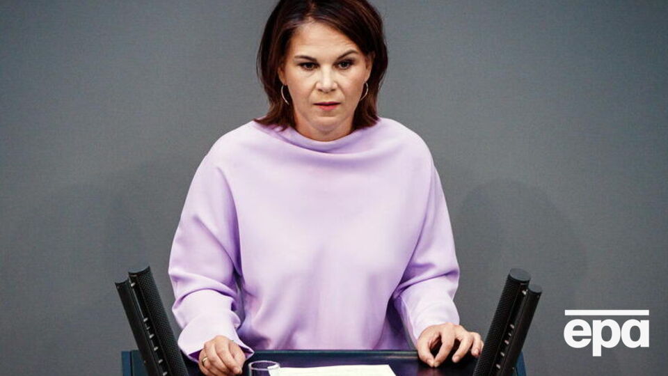 Бербок сказала, что увиденное в Великой Дымерке "более чем пугает"