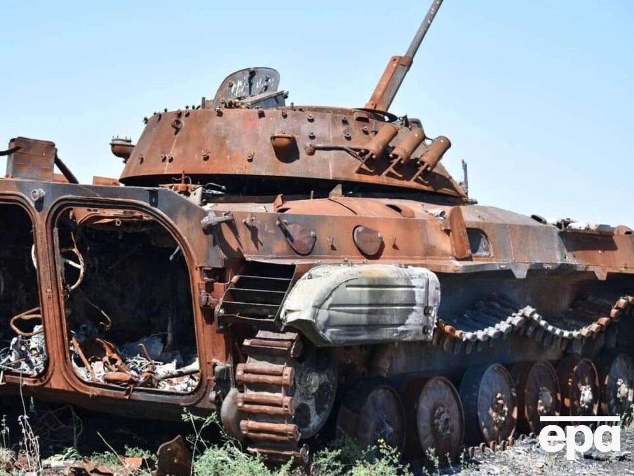 В минобороны РФ приняли решение перегруппировать российские войска, находящиеся в районах Балаклеи и Изюма, сказал Конашенков