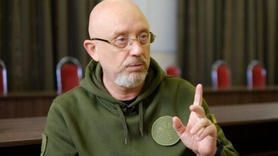 Резніков про виїзд чоловіків: Як би нам не хотілося, ми несемо втрати