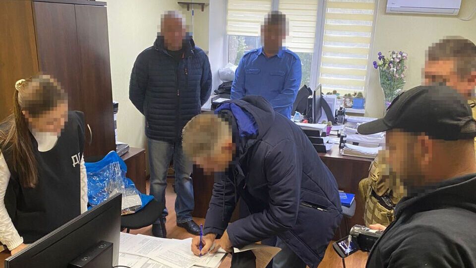 За даними слідства, чоловік хотів утекти на окуповану територію Луганської області, але не встиг