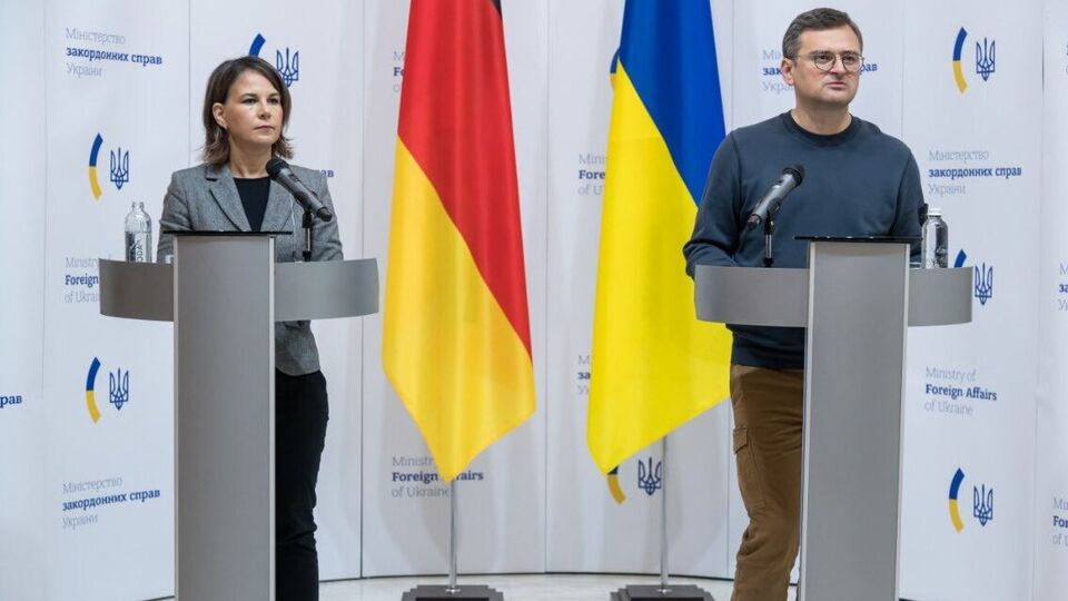 Кулеба (праворуч) 10 вересня провів зустріч із Бербок у Києві