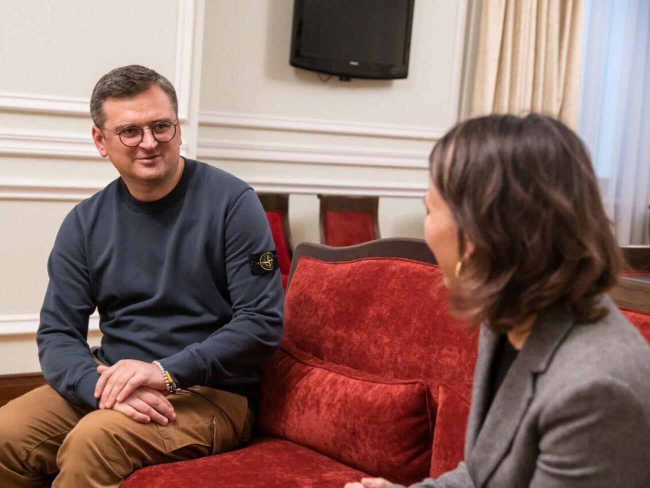 Німеччина буде конкретними ресурсами і можливостями зміцнювати інституційні можливості МЗС України у питанні євроінтеграції, зазначив за підсумками зустрічі з Бербок Кулеба